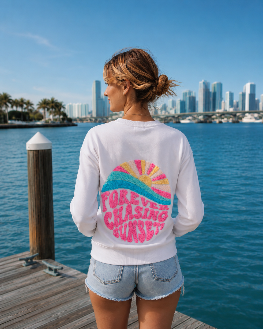 FOREVER CHASING SUNSETS FUZZY NEON PINK CREW - S / WHITE - Creewneck